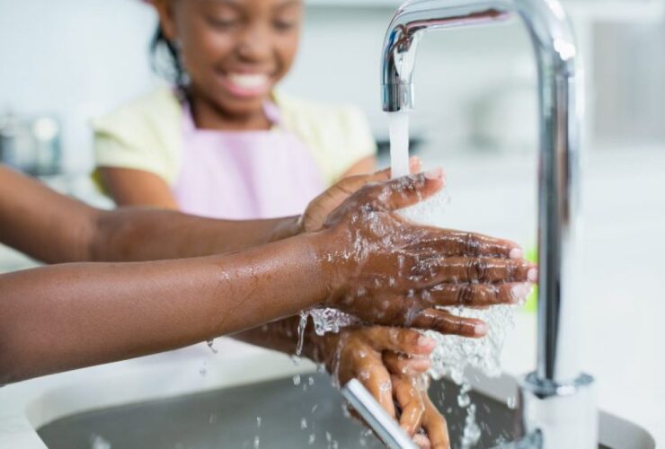¿Cuáles son los usos del agua en el hogar y en la comunidad?
